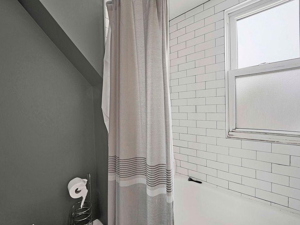1st image of 1625 W Hollywood Ave #4