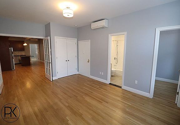 4th image of 907 Manhattan Ave APT 2