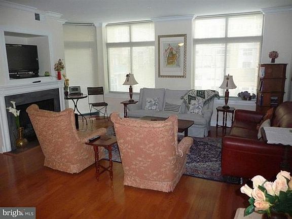 2nd image of 502 W Broad St APT 409