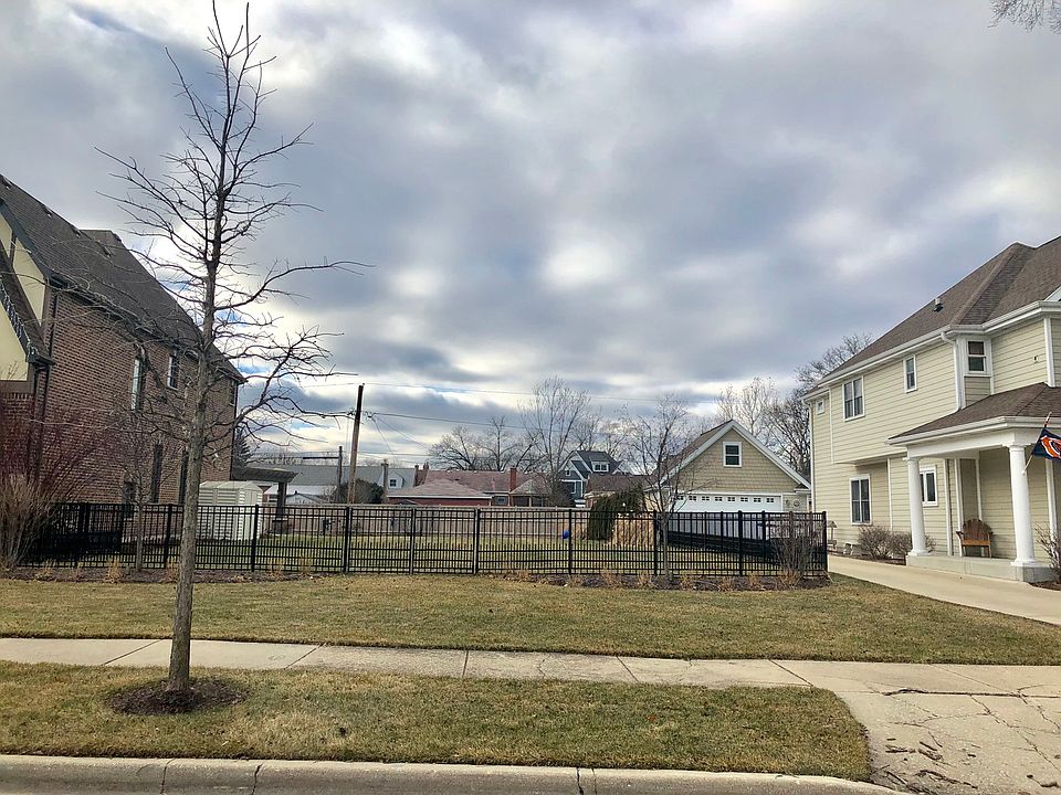 2nd image of 686 S Hawthorne Ave