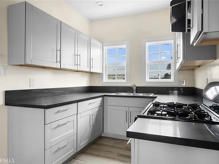 1641 S Catalina St #1/2 — Photo 10