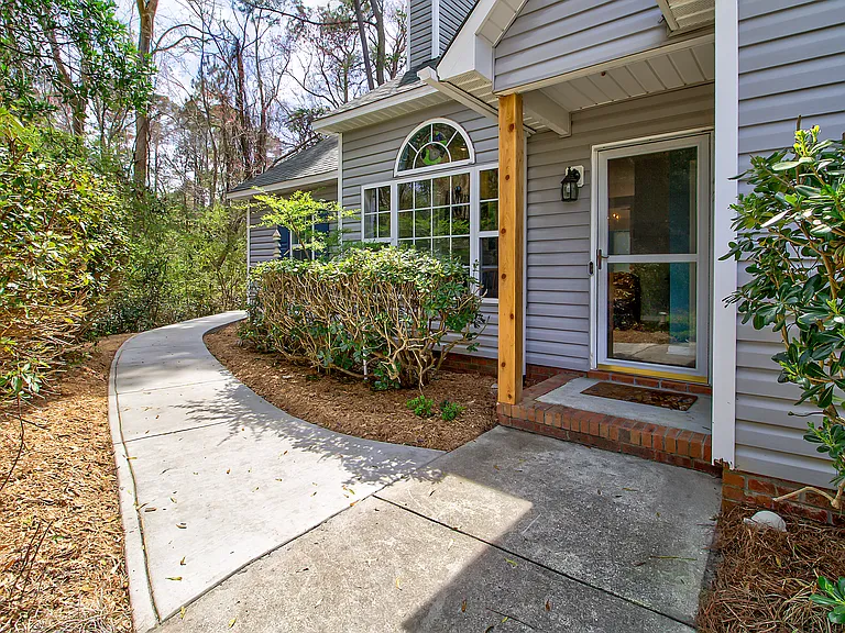201 Adele Ct — Photo 3