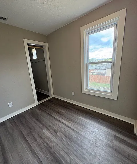 821 Vinton St — Photo 11