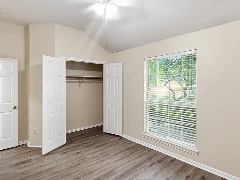 502 Overhill Dr — Photo 16
