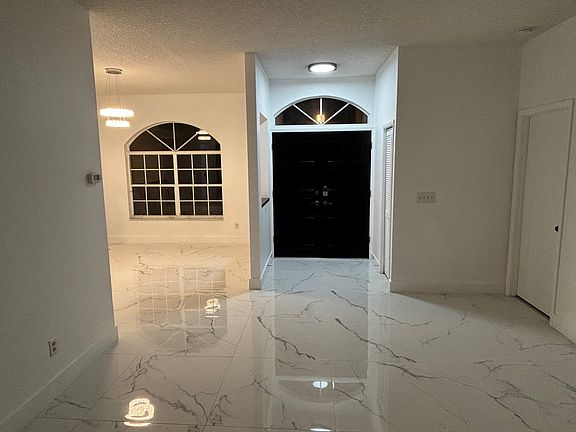 4th image of 9419 Bluebird Dr