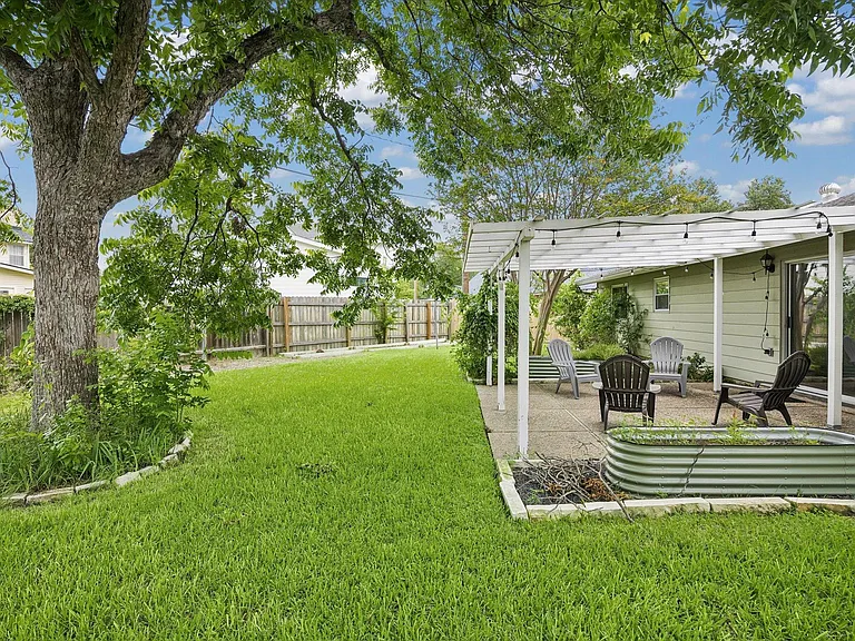 1902 Wooten Dr — Photo 22