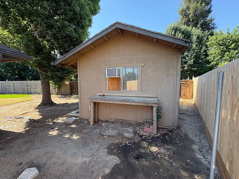 605 E Babcock Ave — Photo 42
