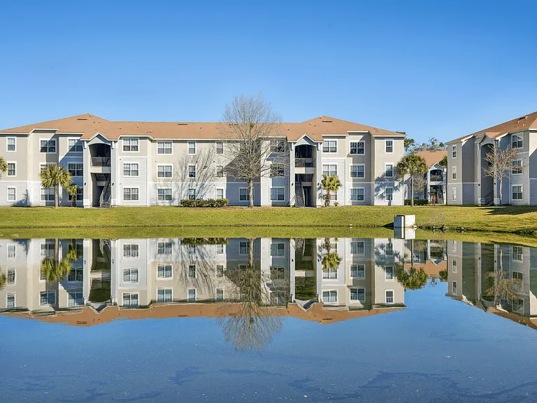 Grande Court Apartments — Photo 11