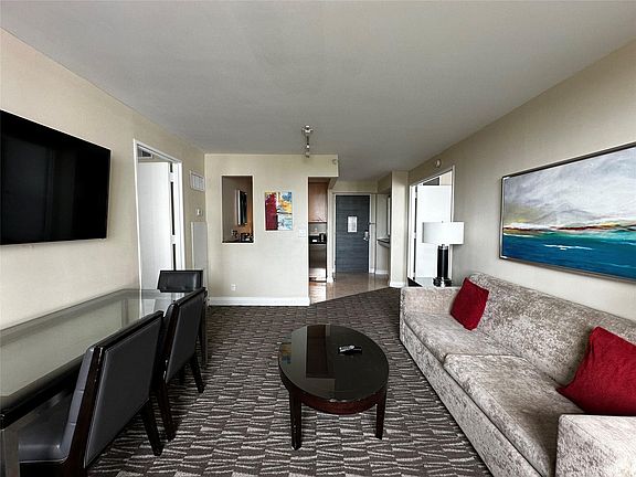5th image of 2670 E Sunrise Boulevard #709