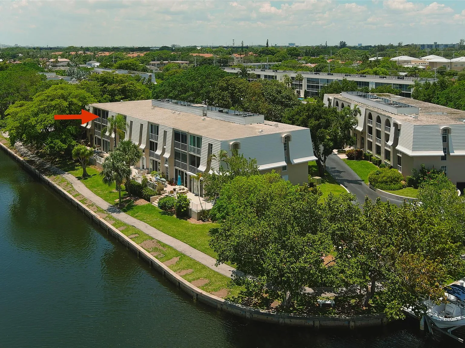 2 bed, 2.0 bath, 925 sqft, $3,300 — Photo 3