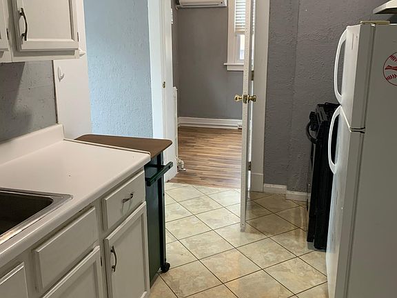 5th image of 2303 Bellevue Ave #2S