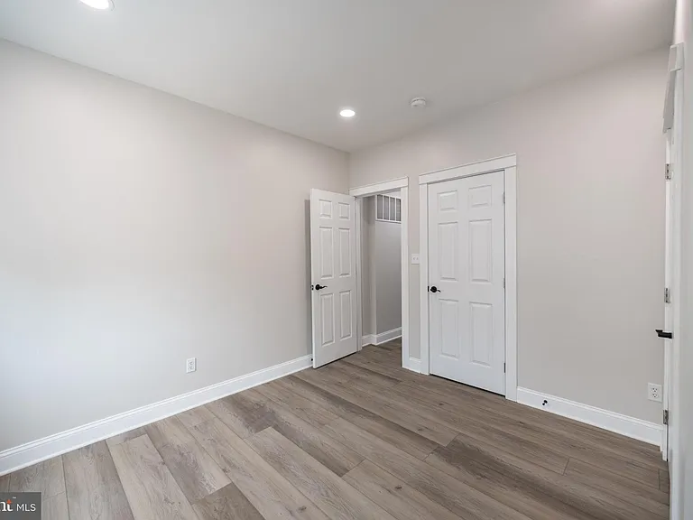 521 N Douglas St — Photo 26