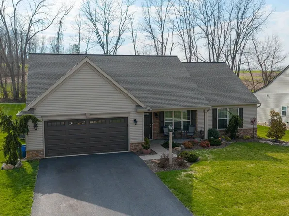 218 Sweet Birch Ln, Womelsdorf, PA 19567