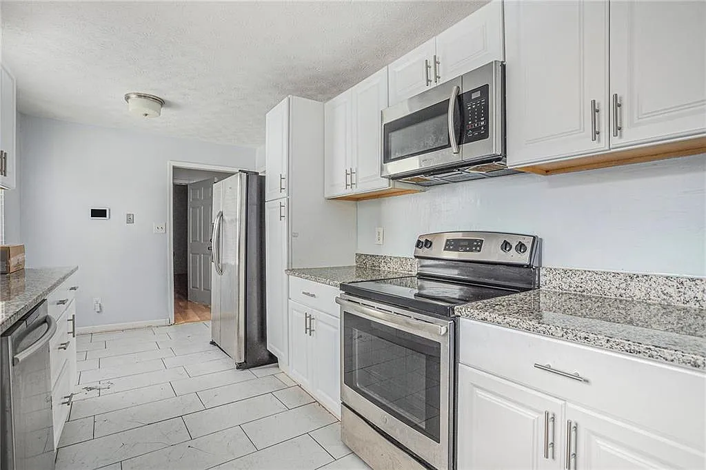 3 bed, 2.0 bath, 1706 sqft, $1,850 — Photo 4