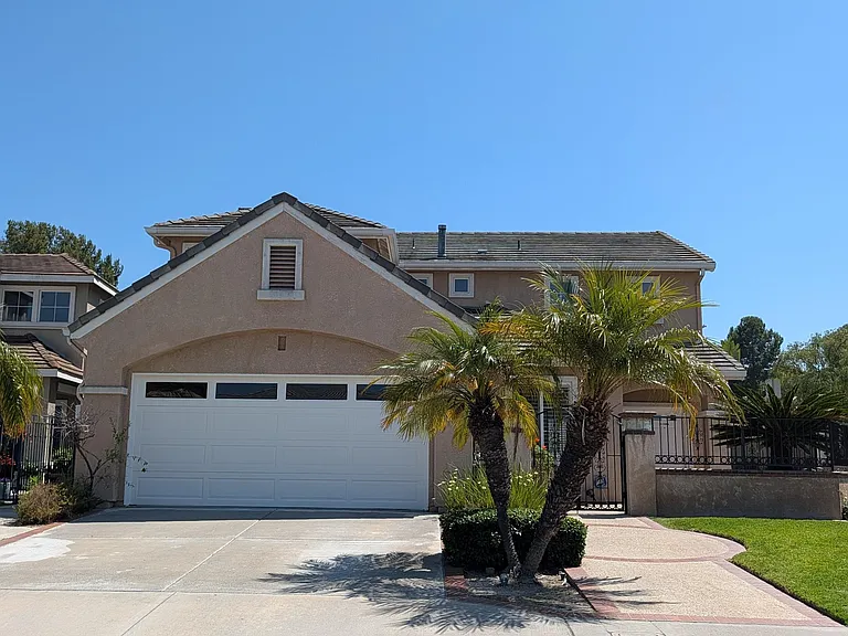 8804 E Crestview Ln — Photo 1