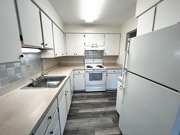 3rd image of 2275 NE Division St APT 15