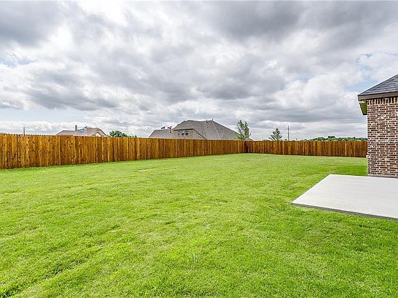4th image of 104 Granite Way