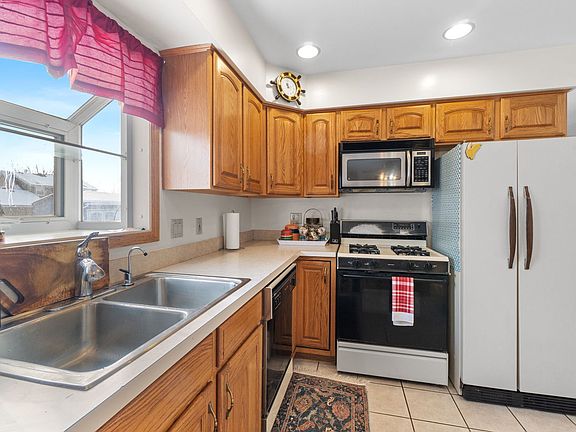 4th image of 2070 Coral Ave N
