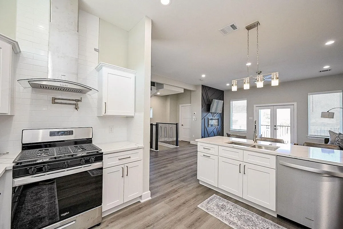 3 bed, 3.5 bath, 1805 sqft, $2,600 — Photo 3