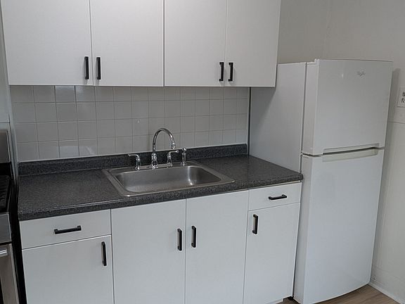 Eat-in kitchen