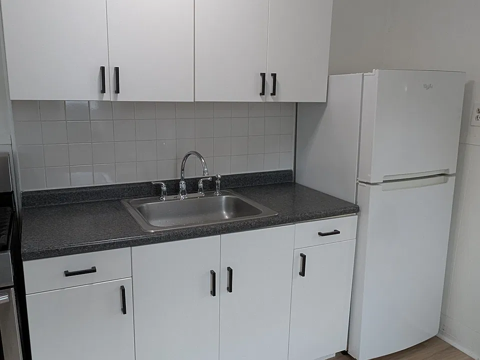 Eat-in kitchen