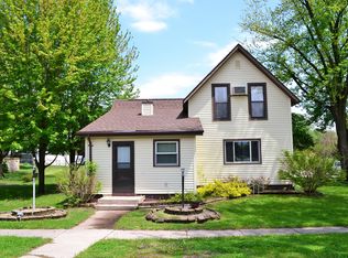 201 Metcalf St, Maxwell, IA 50161