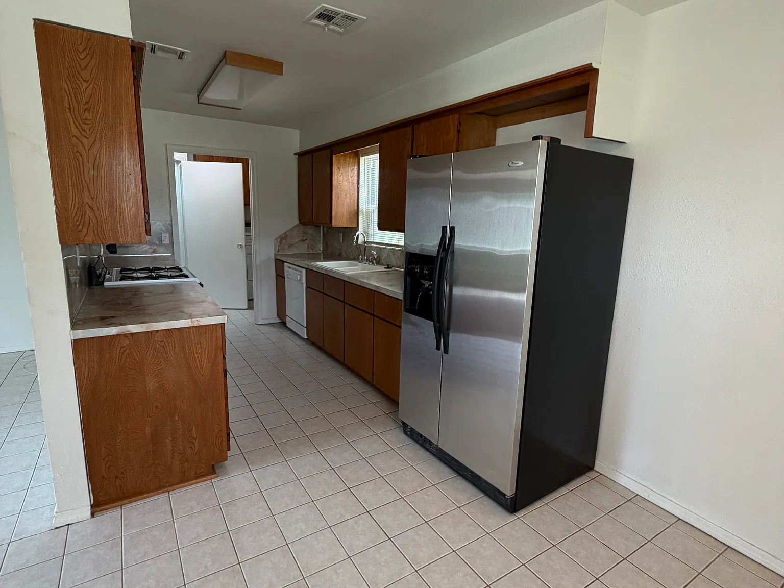 3 bed, 1.5 bath, 1248 sqft, $1,300 — Photo 4