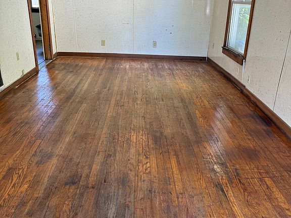 3rd image of 3915 Shelby Ave