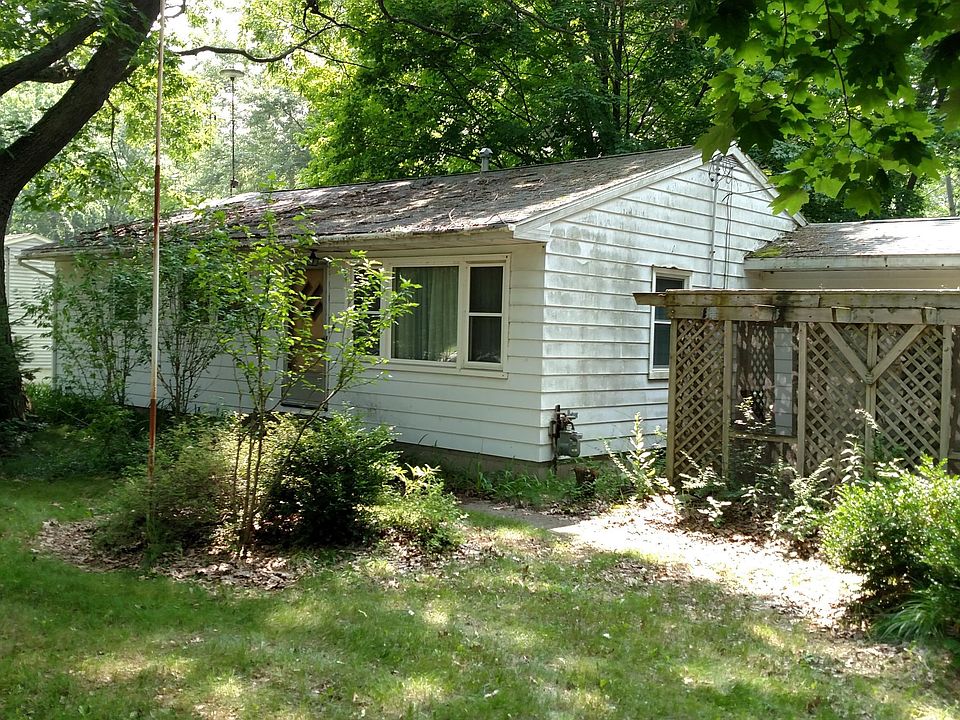 2nd image of 105 N Walnut St