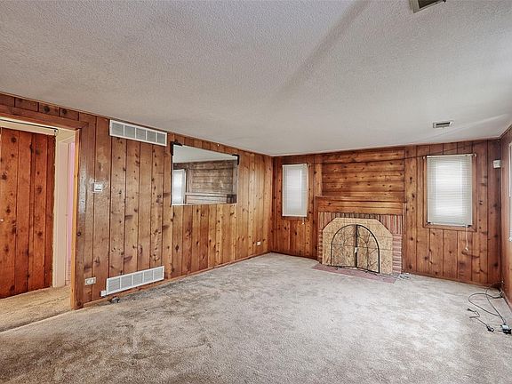 5th image of 1499 S Lowell Blvd