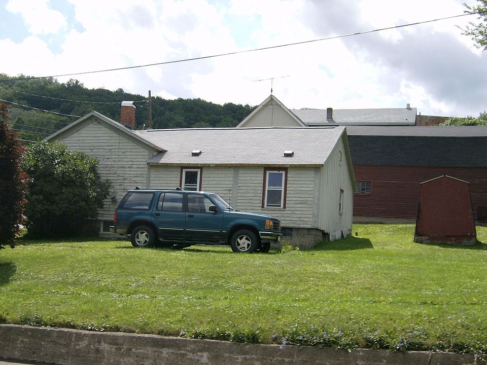 2nd image of 28 Waverly St