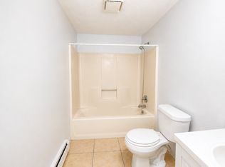 330 S Main St APT 3C, Niles, OH 44446