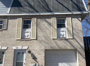 950 Village Ln, Pottstown, PA 19464