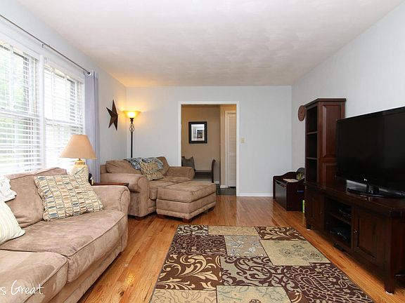 4th image of 5428 Stoneybrook Dr