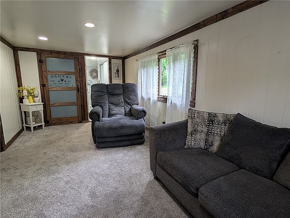 5th image of 205 Woods Rd