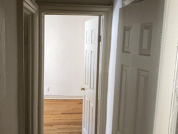 3rd image of 543 Union Ave