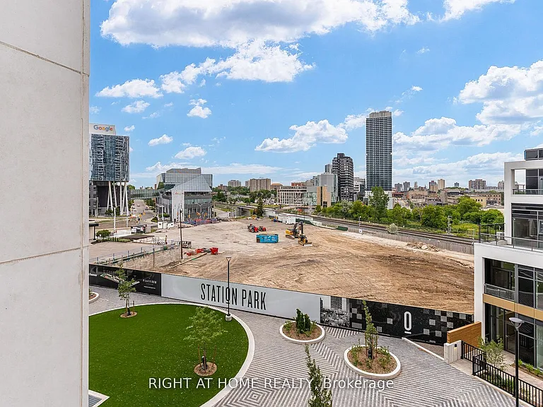 15 Wellington St S #301 — Photo 34