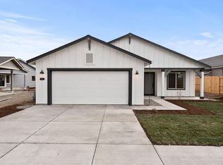 3490 NW 12th St #47, Redmond, OR 97756