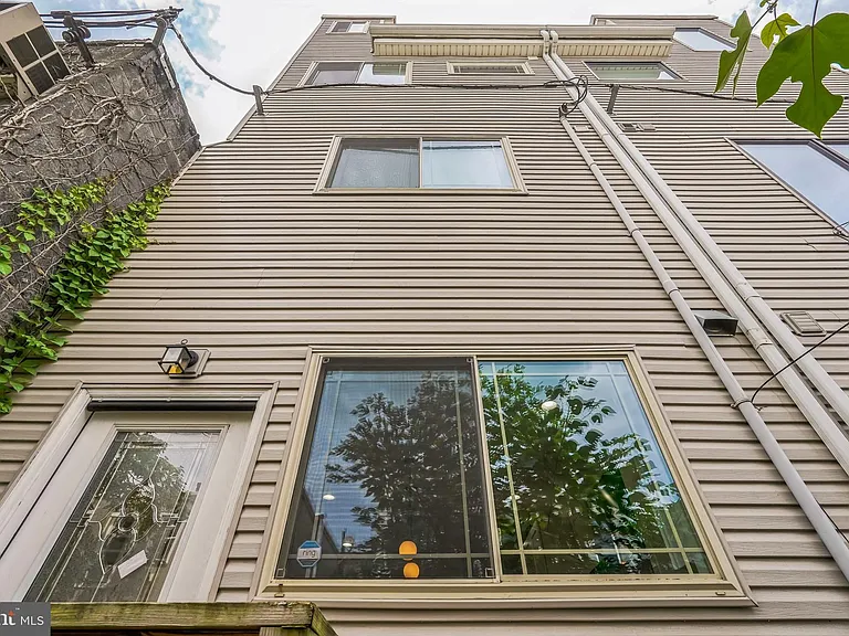 2241 Sears St — Photo 25