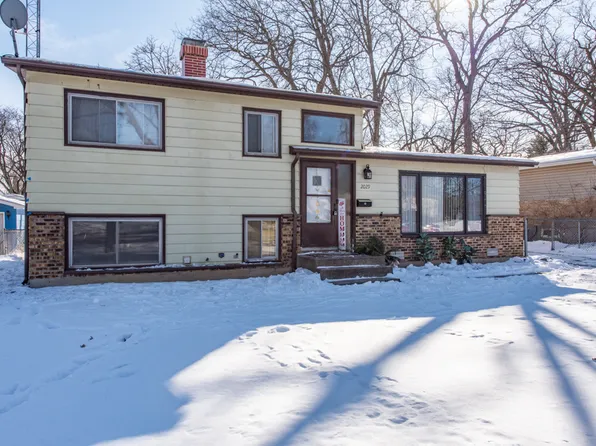 2029 Edgewood Rd, Waukegan, IL 60087