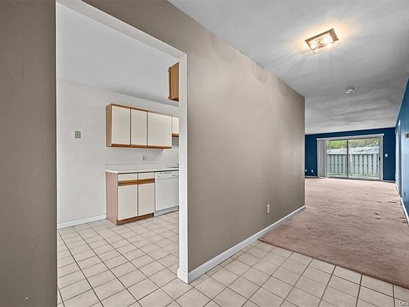 5th image of 57 Magnolia Ln