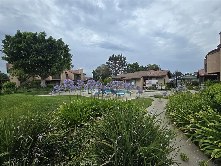 181 S Hollenbeck Ave — Photo 2