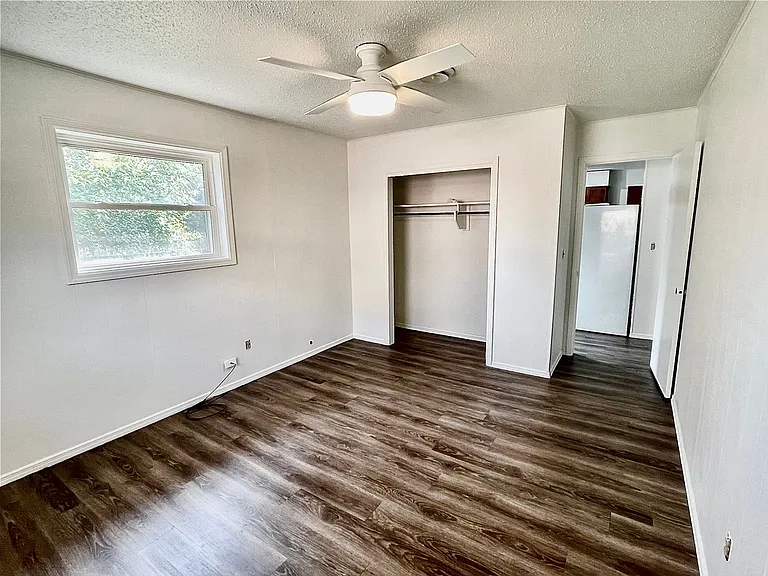 2115 W Emma Ave — Photo 8