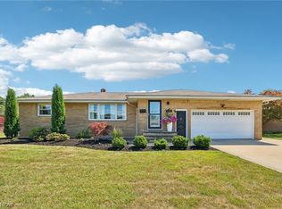 720 Long Ridge Dr, Seven Hills, OH 44131