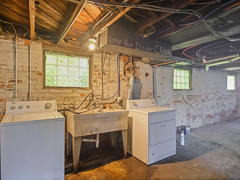 1533 W Warren Ave — Photo 12