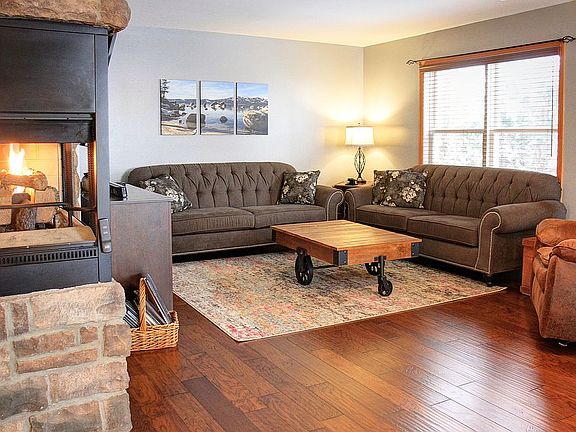 Living Room w/ Gas Fireplace