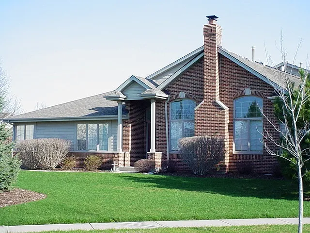 1143 Linden Cir photo 1