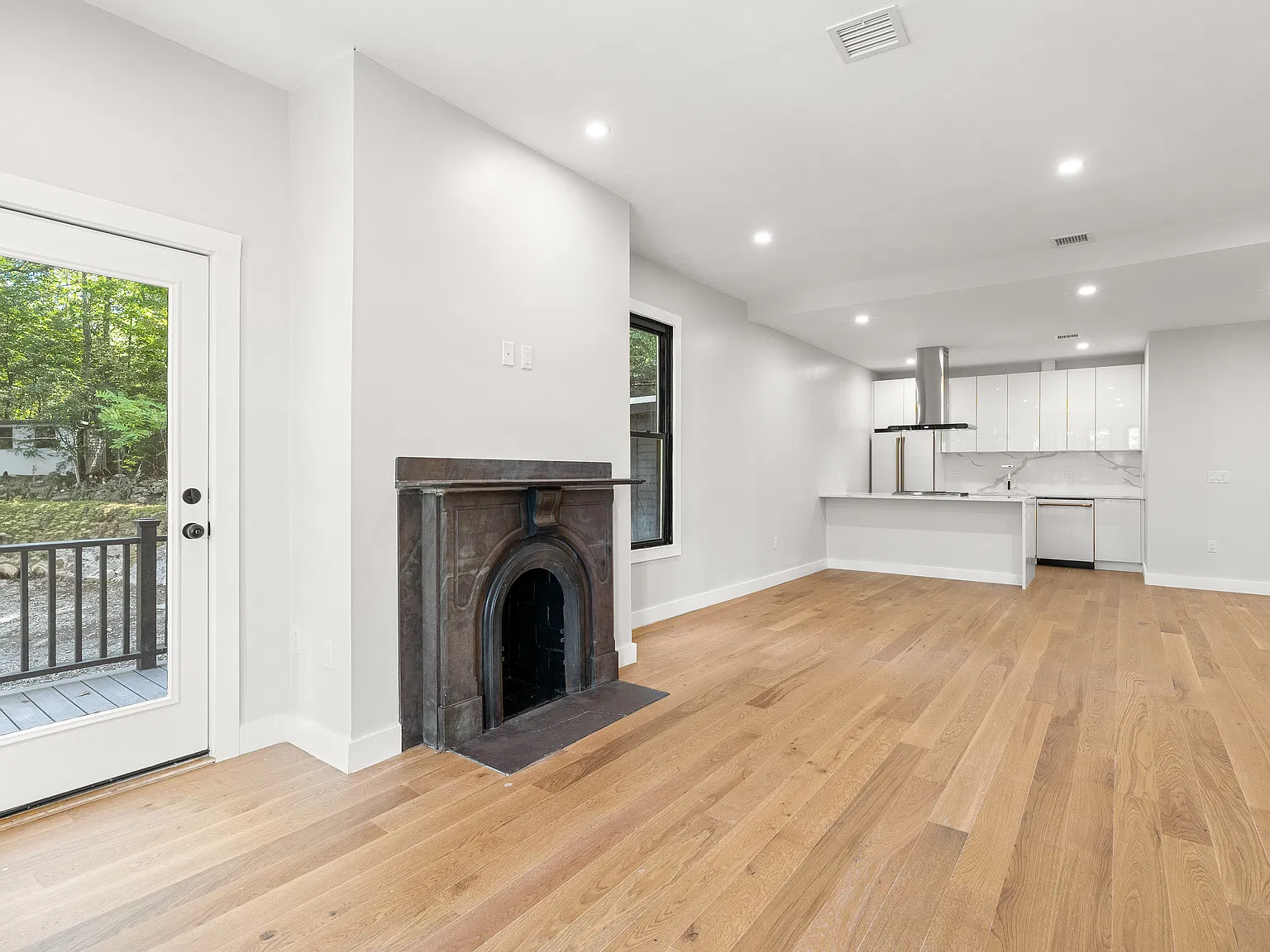 3 bed, 1230 sqft, $3,600 — Photo 2