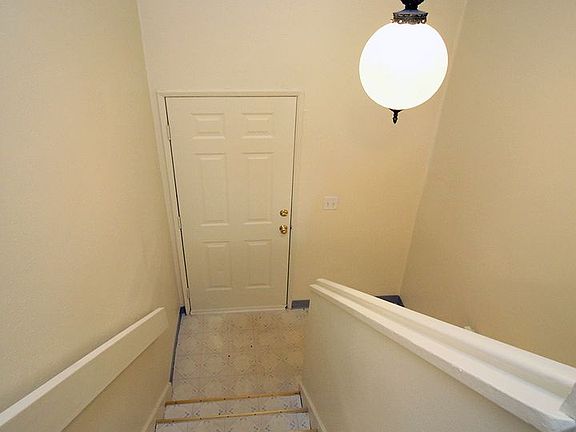 5th image of 8209-8217 SE 15th Ave #8209