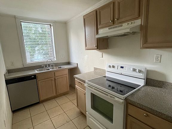5th image of 1737 Napoleon Ave #C